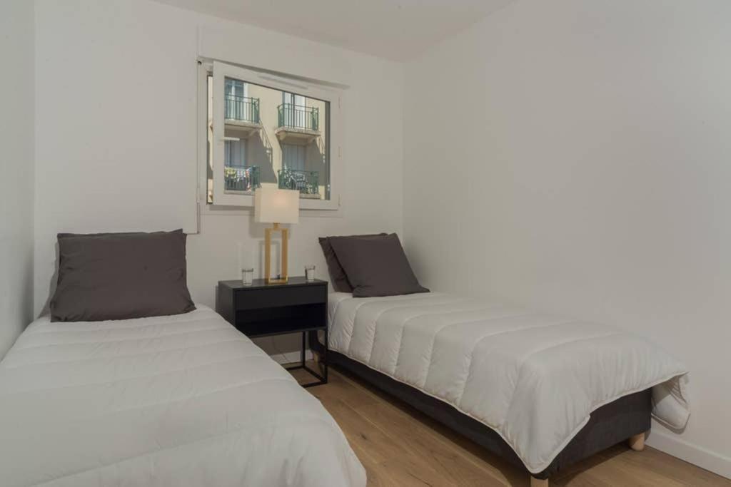 Lovely Apartment Close To A Big Shopping Mall Сери Екстериор снимка