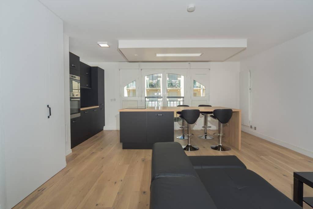 Lovely Apartment Close To A Big Shopping Mall Сери Екстериор снимка