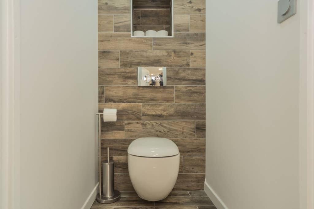 Lovely Apartment Close To A Big Shopping Mall Сери Екстериор снимка
